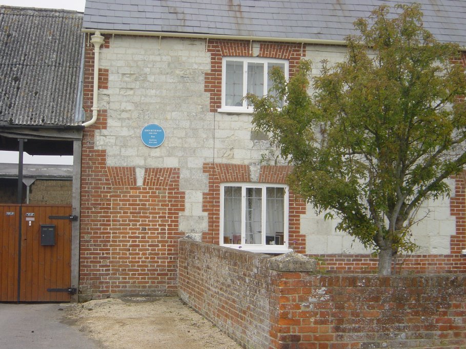  John Betjemen lived here between 1934-1945